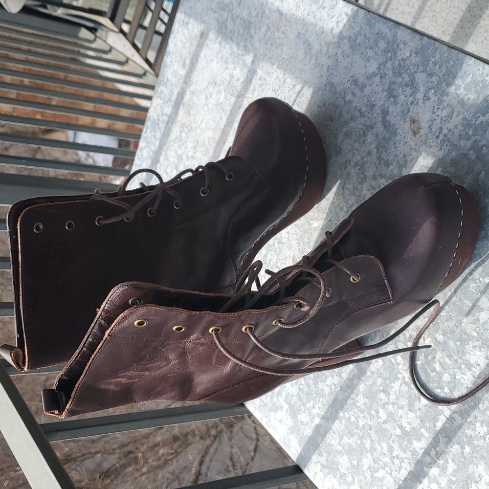 Size 8 Leather Brown Bootie